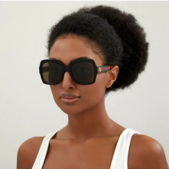 Gucci Women's Sunglasses with Black Frame and Red & Green Accents With Gold Logo - Picture 4 of 10